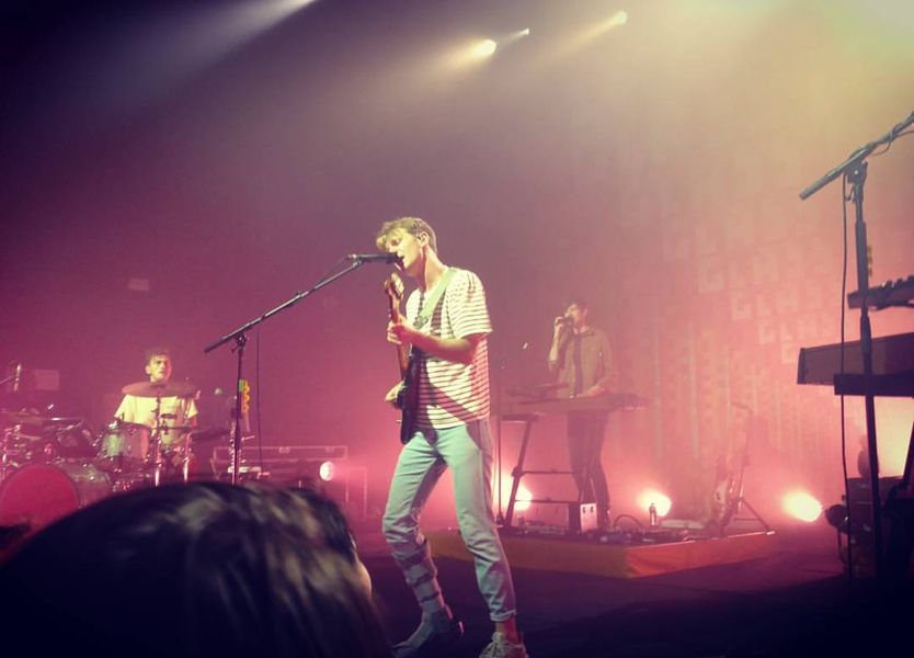 glass animals performing